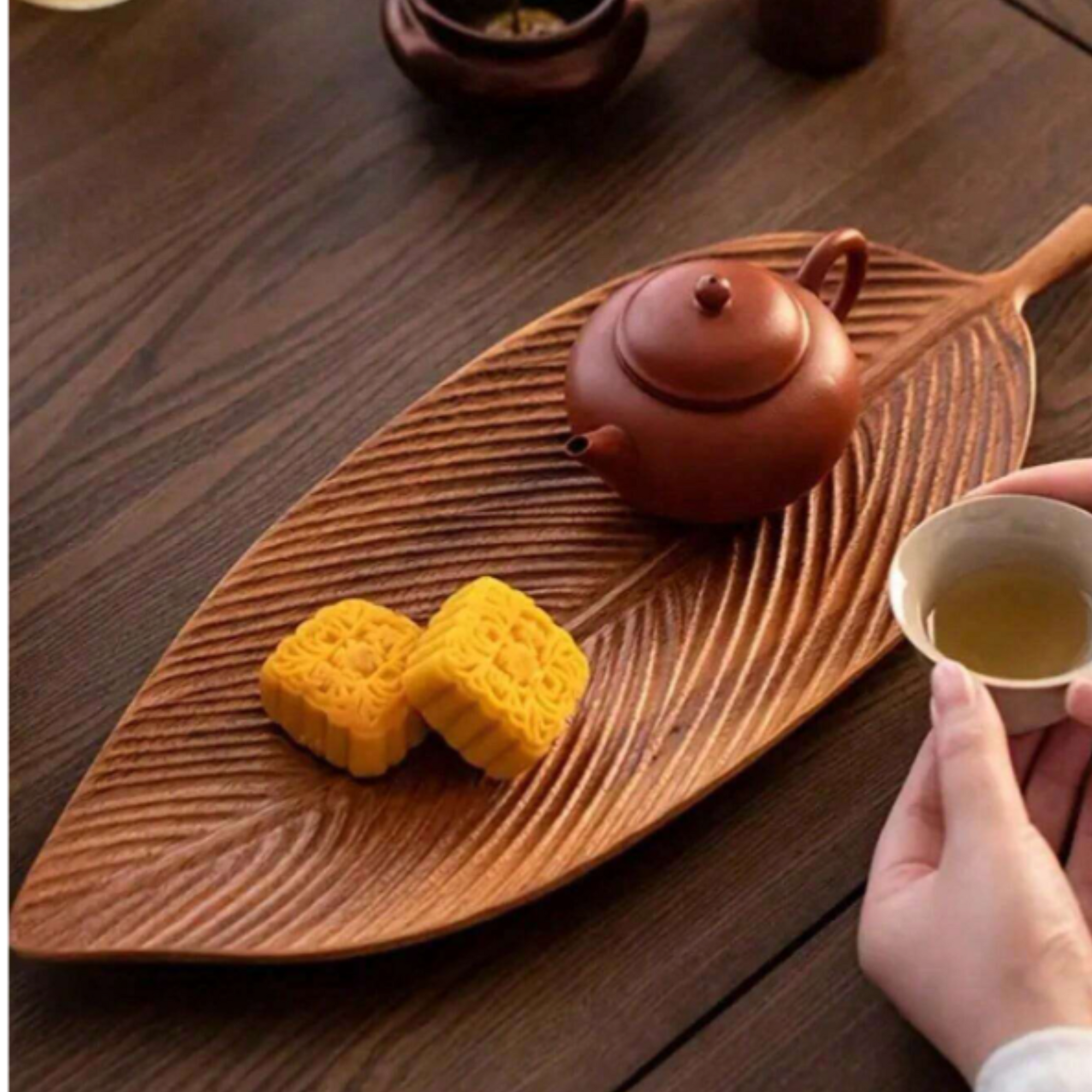 leaf shaped serving tray